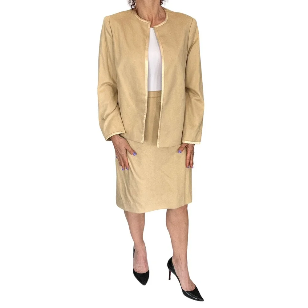 Vintage ESCADA  Placenza Orylactus Rabbit Wool Beige Satin Trim skirt Suit 12-14